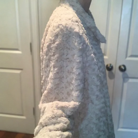 Glamorous Dennis Basso faux Persian lamb coat - Picture 13 of 15